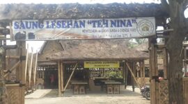 Saung lesehan teh nina menyediakan makanan menu khas sunda dan makan sea food yang beralamat di Desa Kayu Agung Sepatan Kabupaten Tangerang