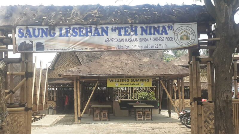 Saung lesehan teh nina menyediakan makanan menu khas sunda dan makan sea food yang beralamat di Desa Kayu Agung Sepatan Kabupaten Tangerang