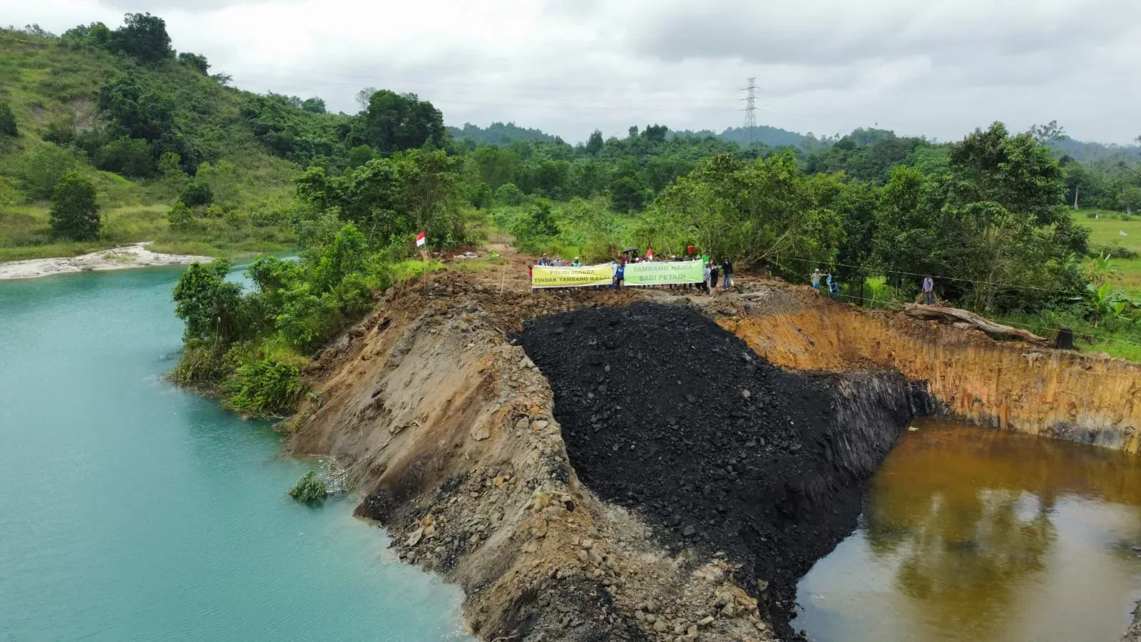 SIKAT TAMBANG, Puluhan Petani di Makroman Samarinda Segel Alat Berat I Teras Media