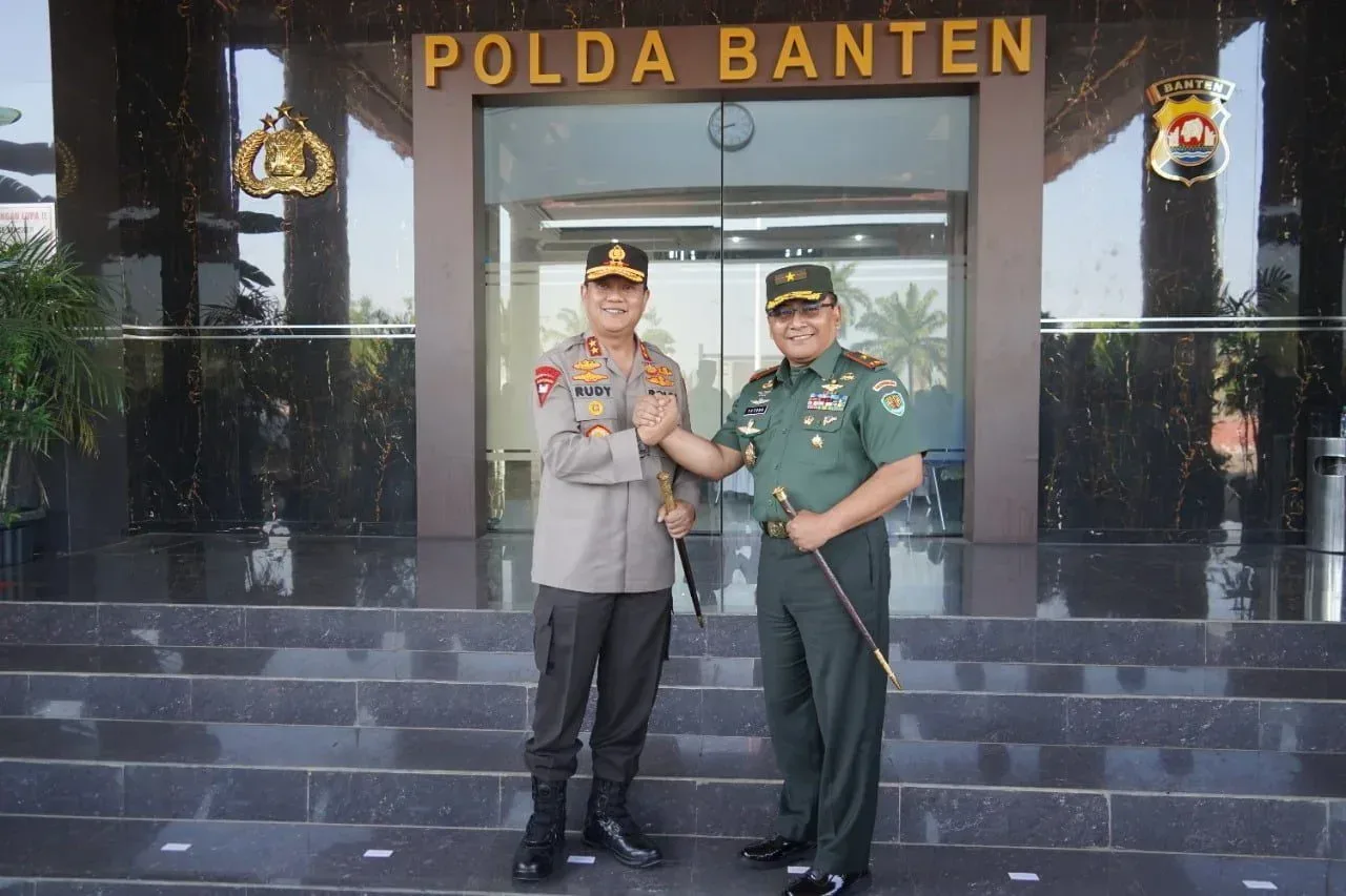 Kapolda Banten Berikan Rumah Tanpa DP ke TNI dan Polri I Teras Media