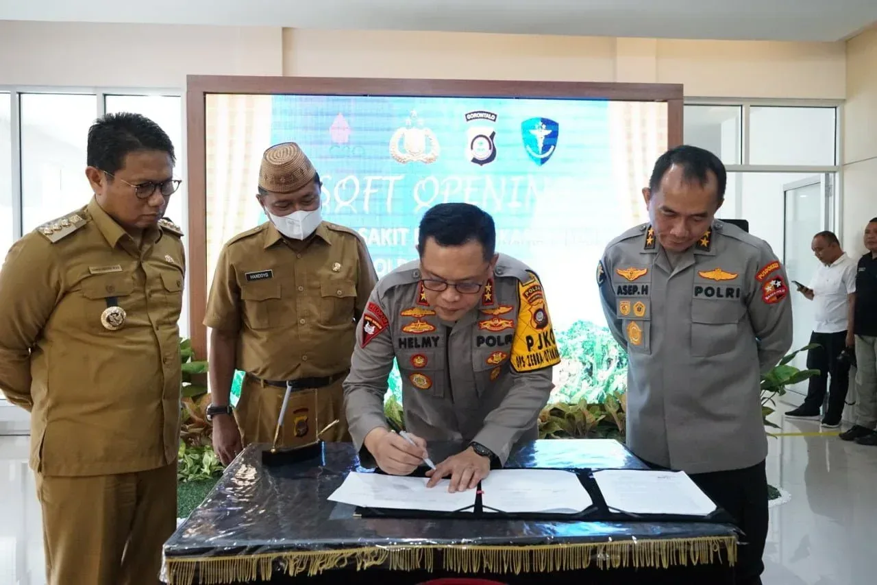 Kapolda Gorontalo Pimpin Upacara PTDH Personil I Teras Media