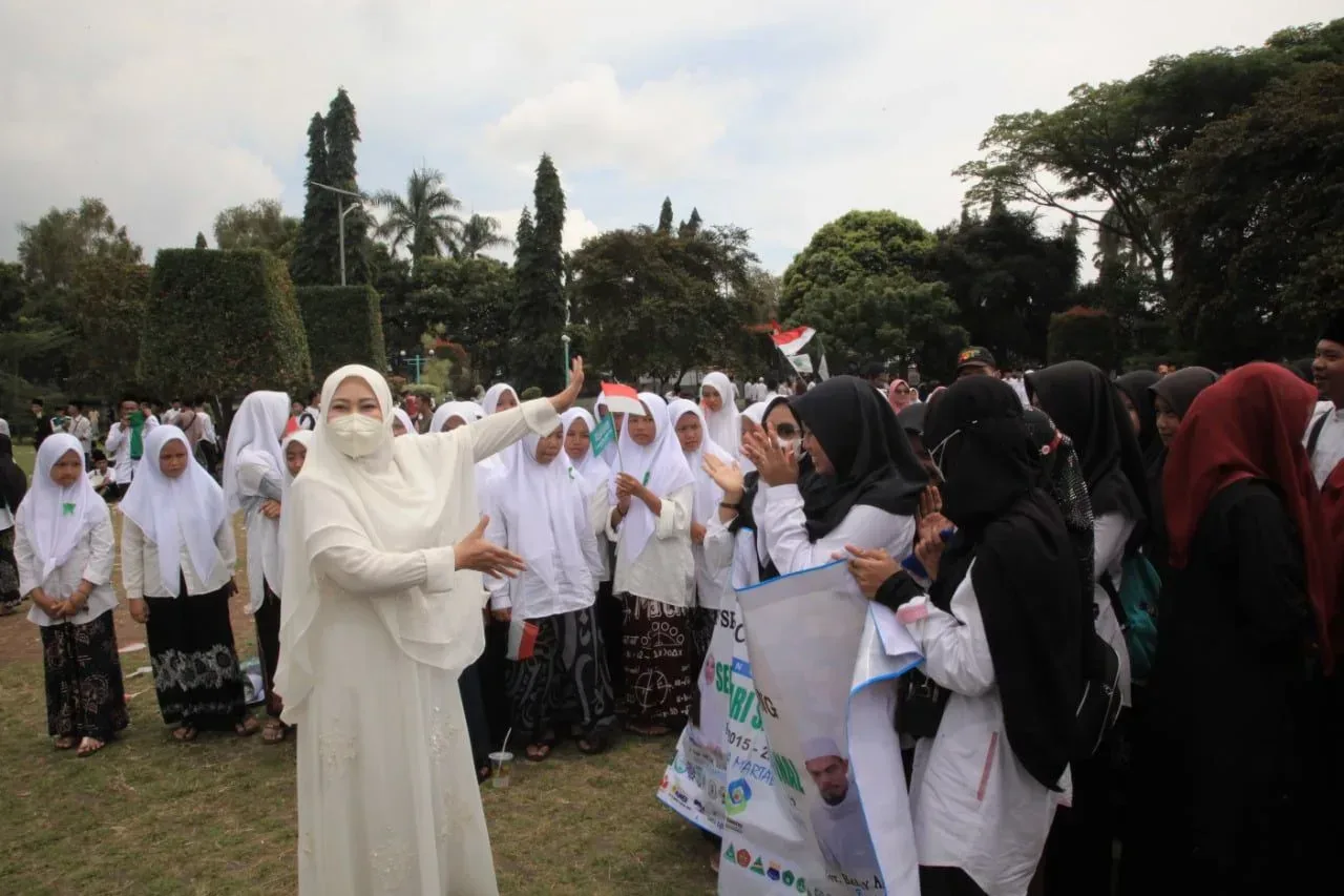 Wow..! 2000 Santri Kumpul Di Alun-alun Pandeglang Hadiri Peringatan HSN Ke 8 I Teras Media