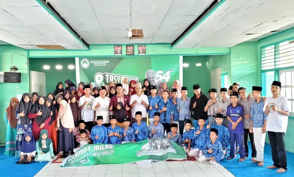 Santri Dukung Ganjar Jambi Doakan Ganjar Bersama Ustad dan Anak Yatim I Teras Media