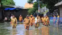 Pemkot Tangerang Aktifkan 4 Mesin Pompa, Banjir Berangsur Surut I Teras Media