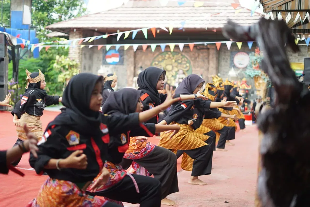 MANTAP...!Kejati Bersama Komunitas Seni Dorong UMKM Bangkit I Teras Media