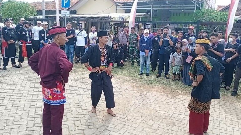 Waduh !!! Hendak Buka Acara TJL, Sekda Maesyal Rasyid Beserta Rombongan Sempat Dihadang I Teras Media