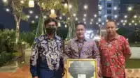 Camat Kosambi Raih Penghargaan The Best Information Publik Award 2022 I Teras Media