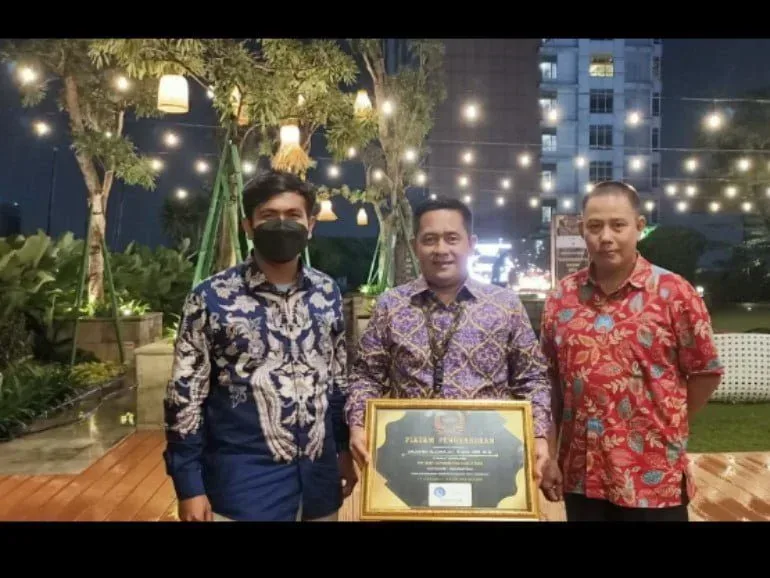 Camat Kosambi Raih Penghargaan The Best Information Publik Award 2022 I Teras Media