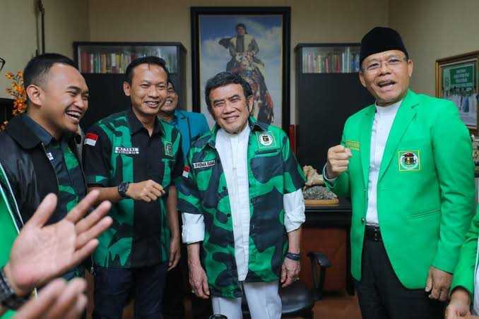 Kok Bisa , Rhoma Irama Memilih Pakai Baju PPP Ketimbang Golkar  I Teras Media