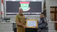 Bupati Zaki Terima Penghargaan dari Ombudsman RI I Teras Media