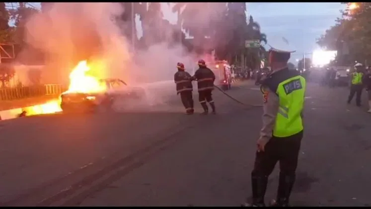 Mobil Di Duga Alami Kendala Kelistrikan Hingga Kebakaran.! I Teras Media