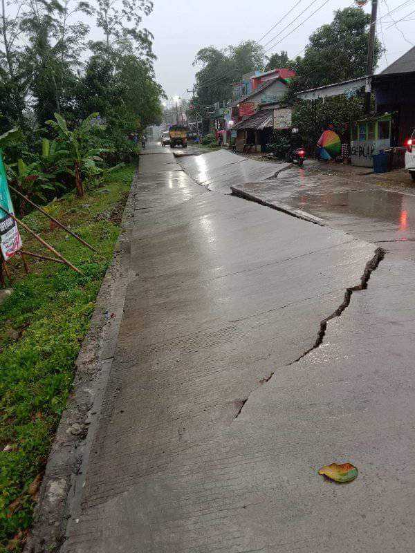 Miris.! Baru 1 Tahun Di Rasakan Manfaat Nya, Jalan Sudah Amblas.