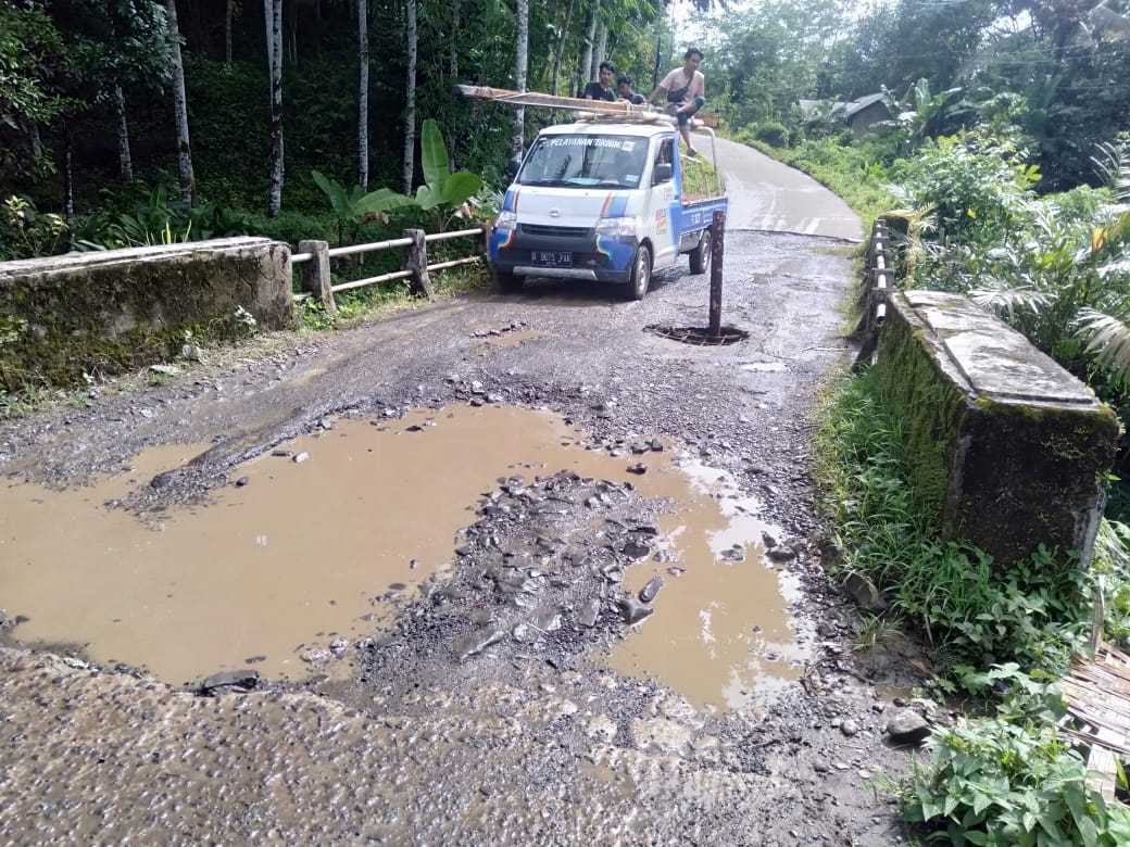 Kondisi Jembatan Penghubung Antar Kecamatan Rusak Parah.! I Teras Media