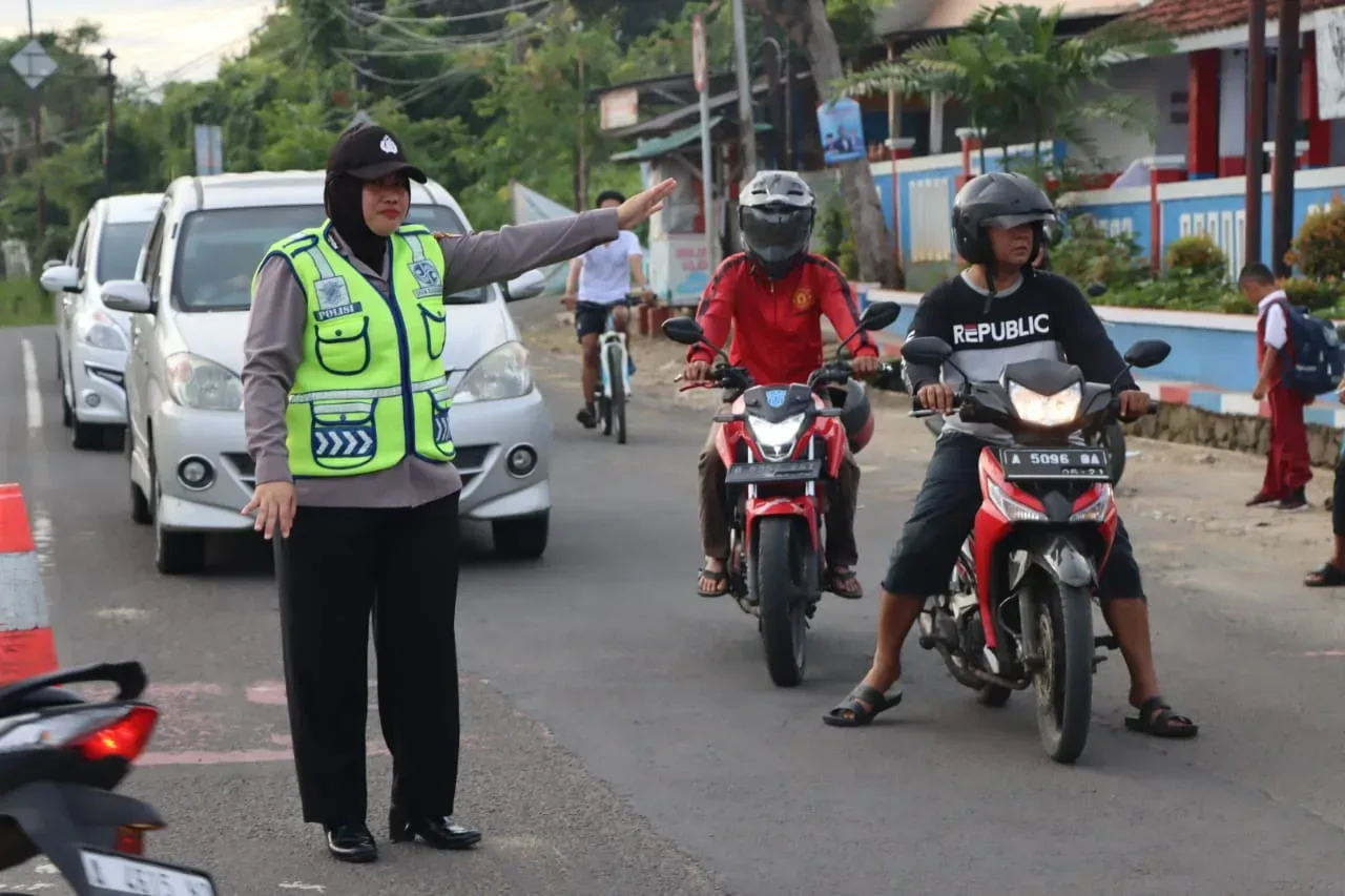 Polres Lebak Siap Layani Masyarakat Dengan Menggelar Strong Point Di Titik Rawan Macet I Teras Media