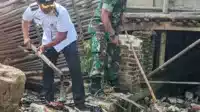 Air Tersumbat, Camat Sepatan Bersihkan Tumpukan Sampah di Irigasi Sarakan I Teras Media