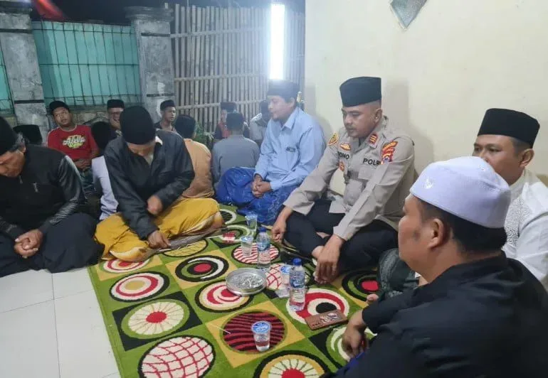 Kapolsek Mauk Bertakziah di Kosambi Sukadiri I Teras Media