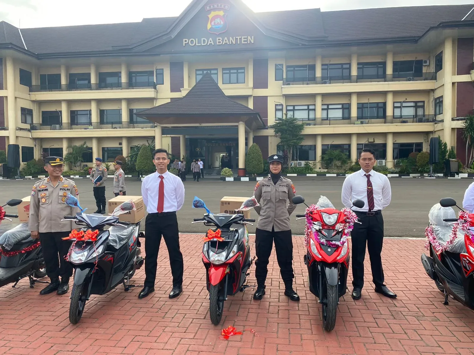 Kapolda Banten Berikan Hadiah Motor ke Personil, Ternyata Ini Penyebabnya I Teras Media