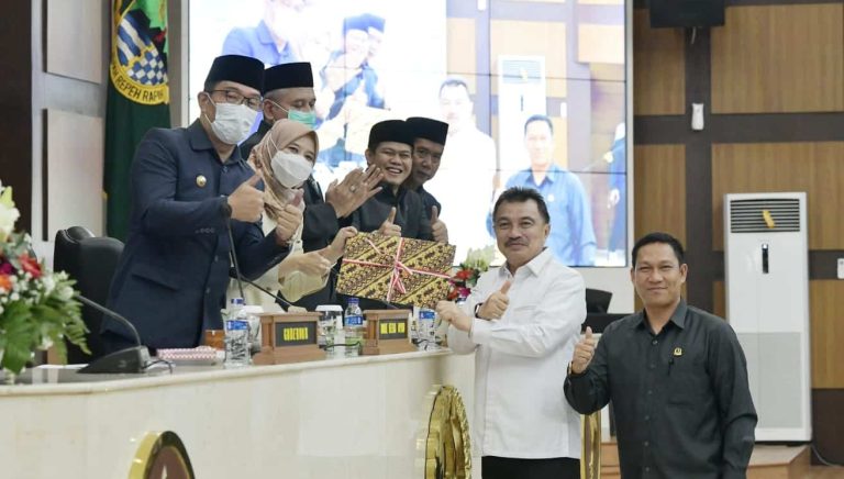 IMG-20230208-WA0087 DIPAKSAKAN, TAP Bentukan Ridwan Kamil dan Sikat Lembek DPRD Jabar I Teras Media