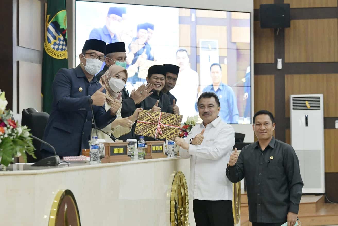 DIPAKSAKAN, TAP Bentukan Ridwan Kamil dan Sikat Lembek DPRD Jabar I Teras Media