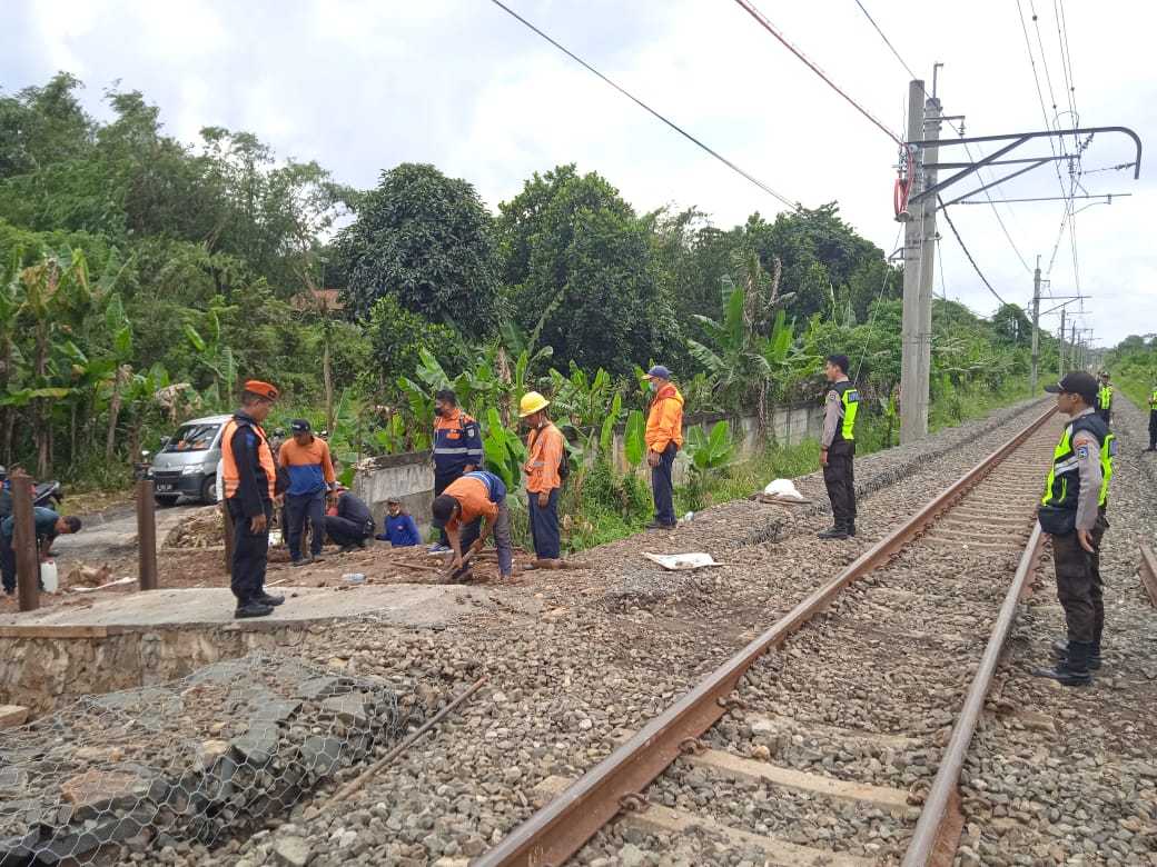 Tutup Perlintasan Sebidang Liar Baru Dibuka, KAI Daop 1 Jakarta Tegaskan Warga Ikuti Aturan I Teras Media