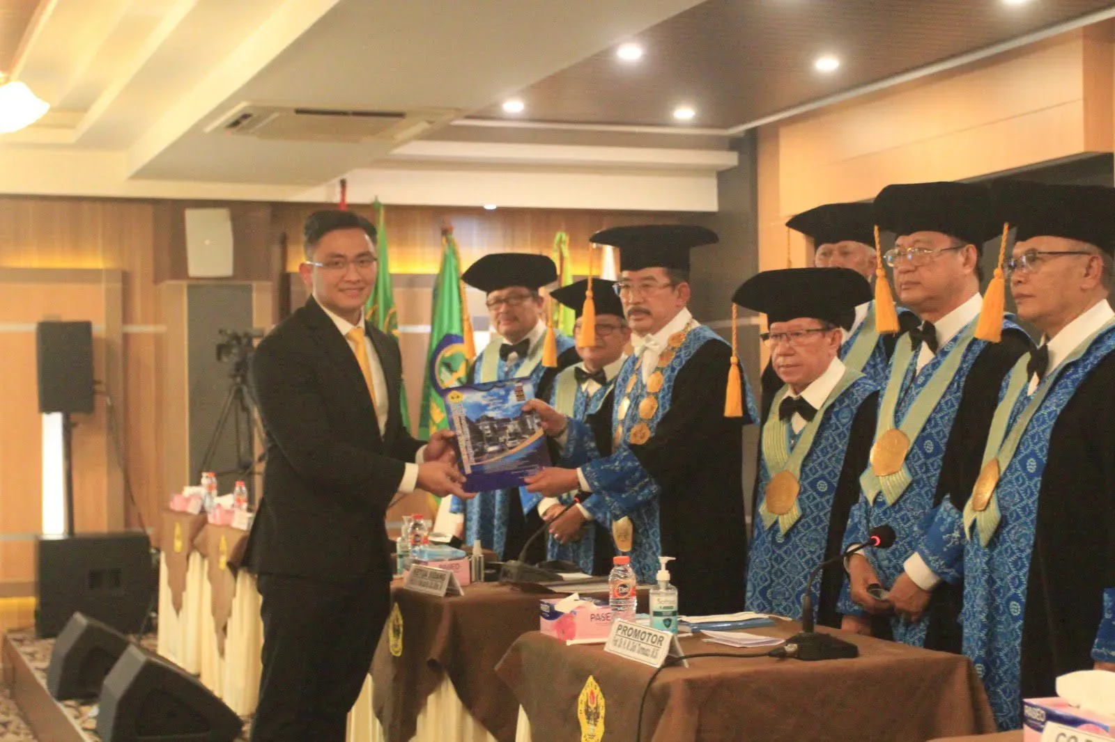 Mantan Wagub Banten Raih Gelar Doctor ( S3 ) Cumlaude I Teras Media