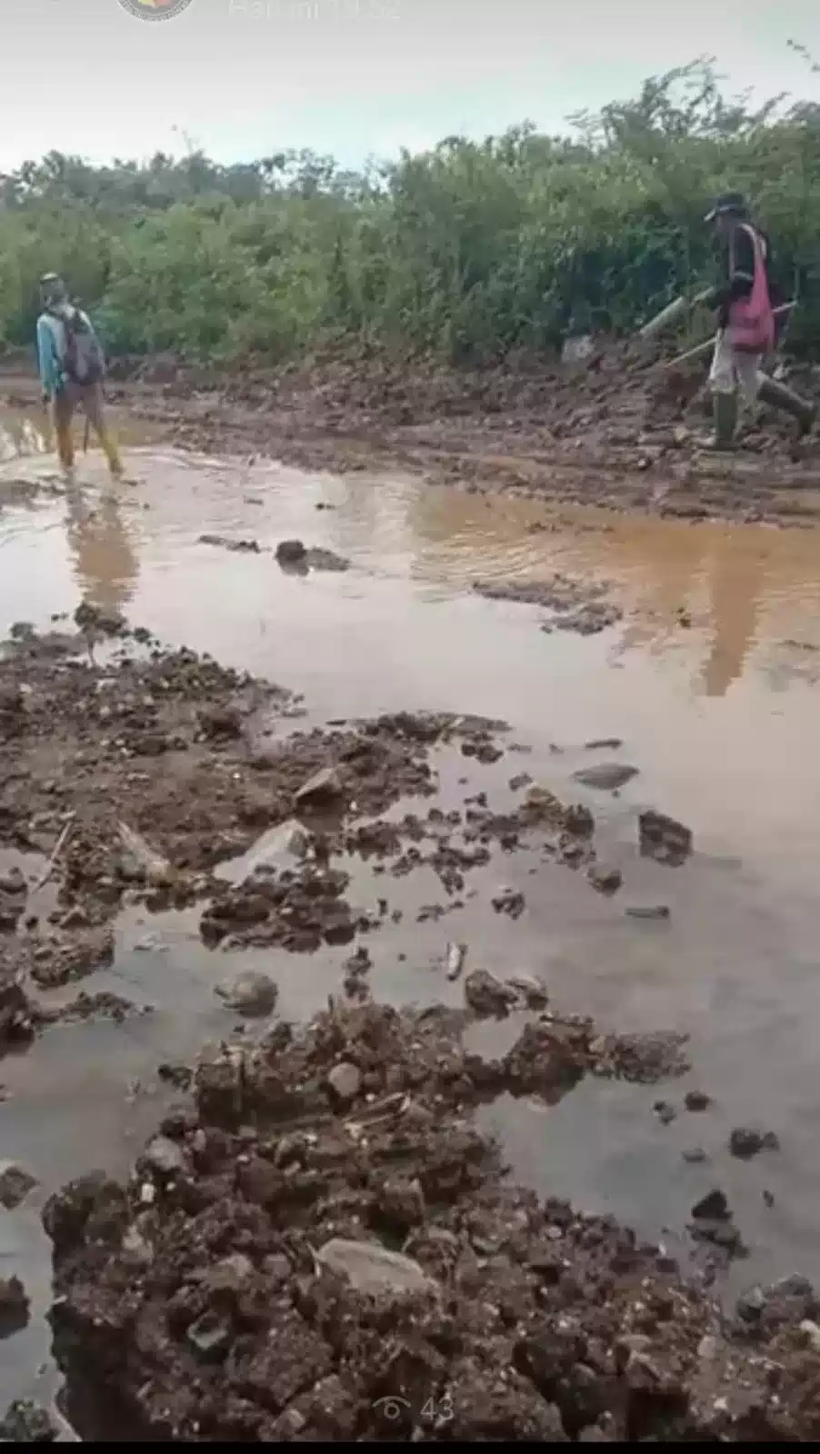 Jalan Poros Desa Cilayang Bak Kubangan Kerbau, Sulit Beraktifitas I Teras Media