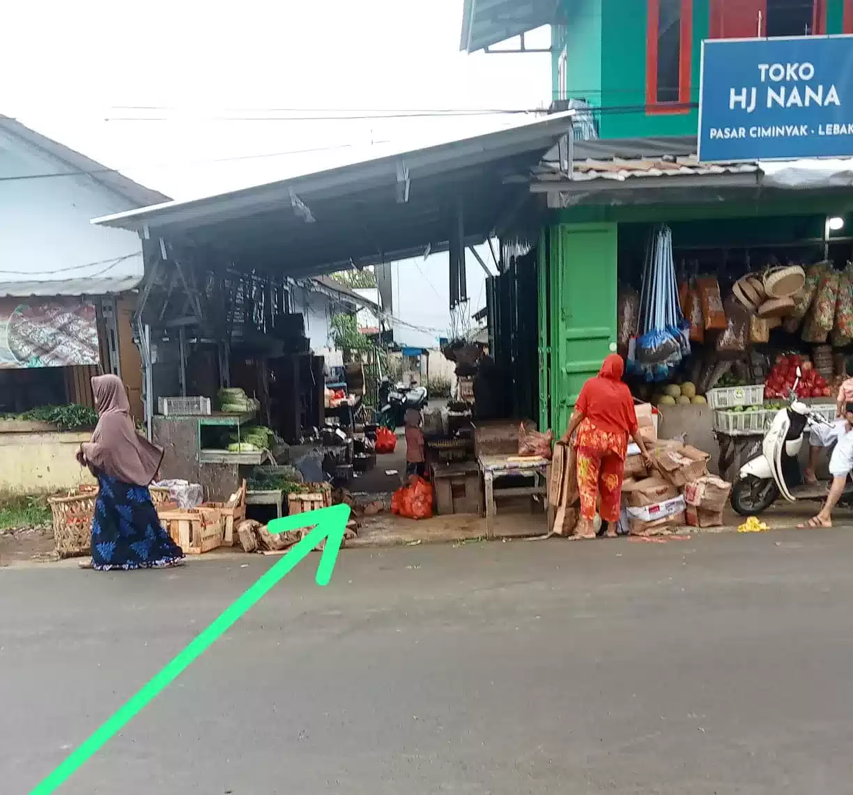 Warga Blok M dan Cirangrang Keluhkan Tertutupnya Jalan Desa Oleh Toko Kelontongan I Teras Media