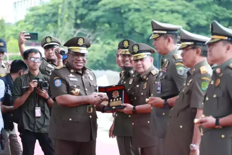 Upacara Peringatan HUT ke-73 Satpol PP dan ke-61 Satlinmas di Lapangan Karebosi, Kota Makassar, Provinsi Sulawesi Selatan (Sulsel), Jumat (3/3/2023).
