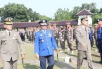 Wabup H. Mad Romli saat memberikan amanat pada upacara Hari Kesadaran Nasional Tingkat Kabupaten Tangerang yang dirangkaikan dengan peringatan HUT ke-73 Sat Pol PP, Sat Linmas yang ke-61 dan HUT Pemadam Kabakaran, Jumat (17/03/23).