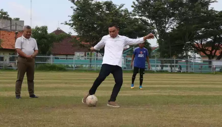 Wabup Mad Romli Buka Turnamen Sepakbola Anniversary Legend Kecamatan Sukadiri I Teras Media