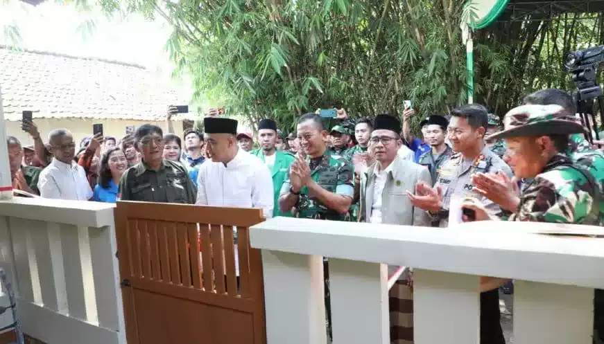 Bupati Zaki Resmikan Rumah Layak Huni di Kecamatan Panongan I Teras Media