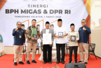 Wali Kota Tangerang Selatan Benyamin Davnie Hadiri kegiatan Sinergitas Badan Pengurus Harian (BPH) Migas (Minyak dan Gas) dan DPR RI Tahun Anggaran 2023 yang Bertempat di Gedung Pertemuan Teras Tangsel, Setu. pada Rabu (01/03/2023).