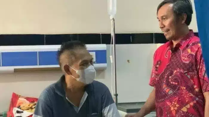 Ketua DPRD Provinsi Jambi Besuk Kelompok SAD 113 yang Dirawat di RSUD Raden Mattaher I Teras Media