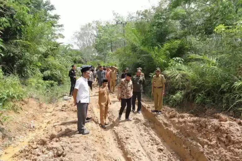 Kunker ke Sarolangun, Edi Purwanto Tinjau Ruas Jalan yang Dikerjakan PUPR Jambi I Teras Media