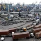Antrian mobil trailer yang akan memasuki terminal 3 pelabuhan tanjung priok pada Kamis, (16/3/2023) 