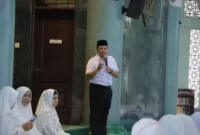 Foto: Walikota Tangerang saat Hadiri Pengajian Bulanan Majelis Mujahadah Asmaul Husna yang diselenggarakan di Masjid Raya Al-Azhom Kota Tangerang, Rabu (15/03/2023).