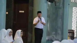 Foto: Walikota Tangerang saat Hadiri Pengajian Bulanan Majelis Mujahadah Asmaul Husna yang diselenggarakan di Masjid Raya Al-Azhom Kota Tangerang, Rabu (15/03/2023).