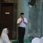 Foto: Walikota Tangerang saat Hadiri Pengajian Bulanan Majelis Mujahadah Asmaul Husna yang diselenggarakan di Masjid Raya Al-Azhom Kota Tangerang, Rabu (15/03/2023).