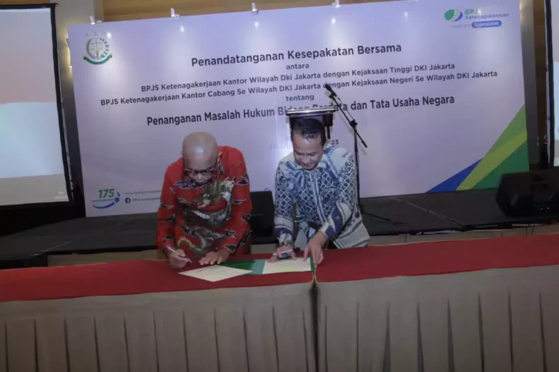 Keterangan foto : Kepala Kejaksaan Tinggi DKI Jakarta Reda Manthovani berikan layanan bantuan hukum kepada Badan Penyelenggara Jaminan Sosial (BPJS) Ketenagakerjaan wilayah DKI Jakarta, Jumat (10/3)