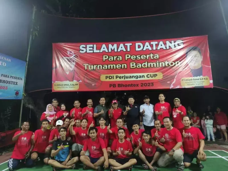 DPC PDIP Kabupaten Tangerang Gelar Turnamen Badminton Cup di Kampung Kebon Teki RT. 12/06, Desa Tegal Angus, Kecamatan Teluknaga, Rabu (8/3/2023) malam.
