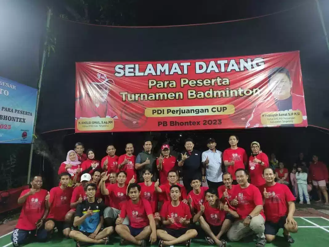 DPC PDIP Kabupaten Tangerang Gelar Turnamen Badminton Cup di Kampung Kebon Teki RT. 12/06, Desa Tegal Angus, Kecamatan Teluknaga, Rabu (8/3/2023) malam.