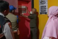 Foto: Satpol PP Kabupaten Tangerang saat menyegel Tempat Hiburan Malam.