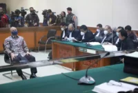 Keterangan foto : Mantan Kapolda Sumatera Barat Irjen pol Teddy Minahasa saat mengikuti sidang di PN Jakarta Barat, Jumat (30/3/2023)