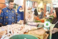 Foto ; Tim Loka POM Kabupaten Tangerang saat melakukan Pengawasan di Pasar Tradisional Curug Sabtu (18/3)