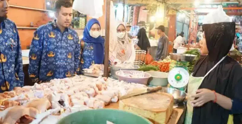 Foto ; Tim Loka POM Kabupaten Tangerang saat melakukan Pengawasan di Pasar Tradisional Curug Sabtu (18/3)