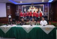 Keterangan foto : Pelimpahan tahap dua mafia beras Bulog ke Kejaksaan Tinggi Banten itu dipimpin Kapolda Banten Irjen Pol Rudy Heriyanto, Rabu (8/3/2023)