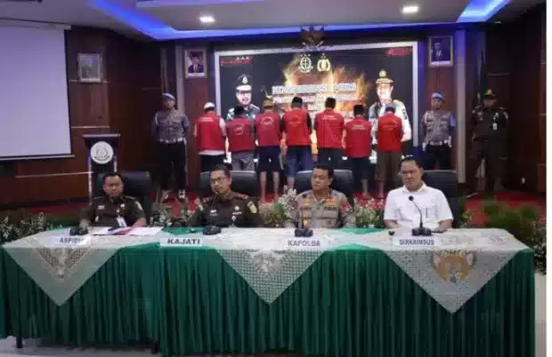 Kapolda Serahkan 7 Tersangka Mafia Beras Bulog I Teras Media