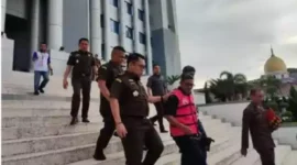 Keterangan foto : Kejati Sulsel tahan Eks Kepala BPKD Takalar, Jumat (31/3/2023)