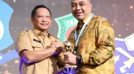 Penyerahan Penghargaan Universal Health Coverage (UHC) Kepada Pemerintah Daerah di Balai Sudirman Jakarta Selasa (14/3).