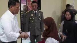 Foto: Kasatpol PP Kabupaten Tangerang Fachrul Rozi saat menggelar Santunan 